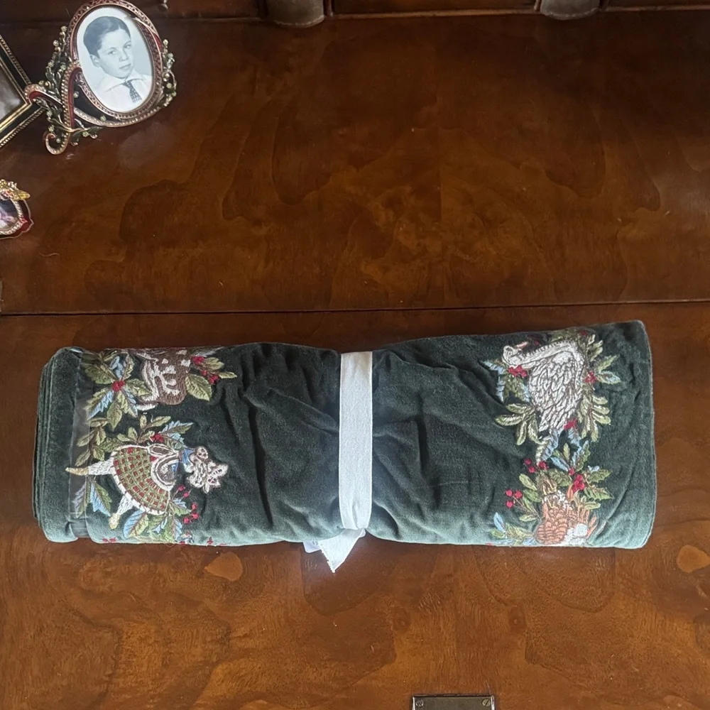 Stunning! Pottery Barn 12 Days of Christmas Embroidered Velvet Table Runner NWT!